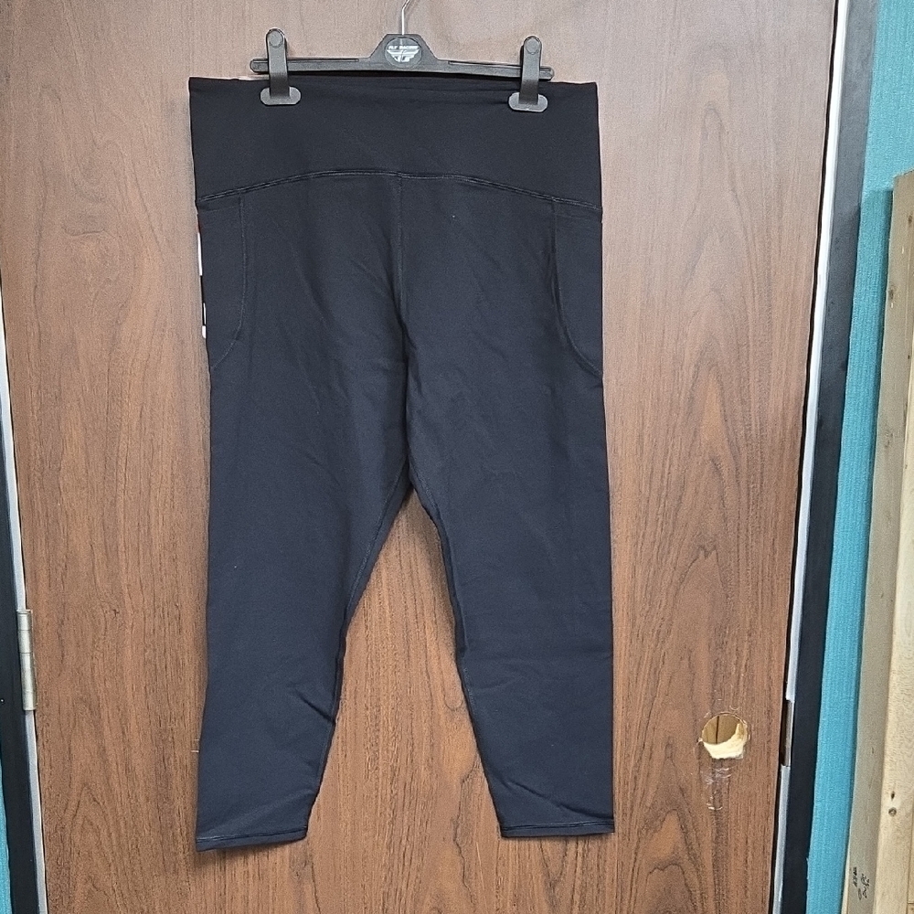 Tuff Athletics Size XXL Black Crop Leggings